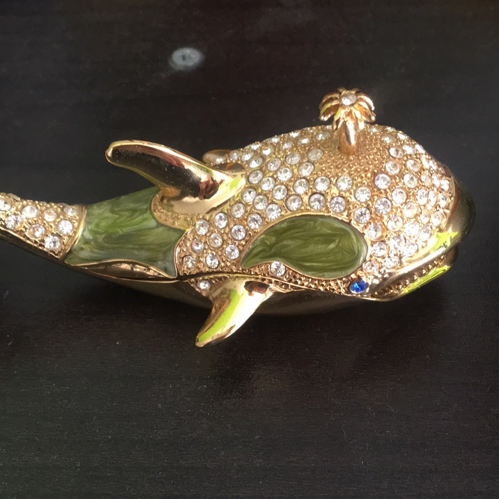 Whale earring/jewelry holder
